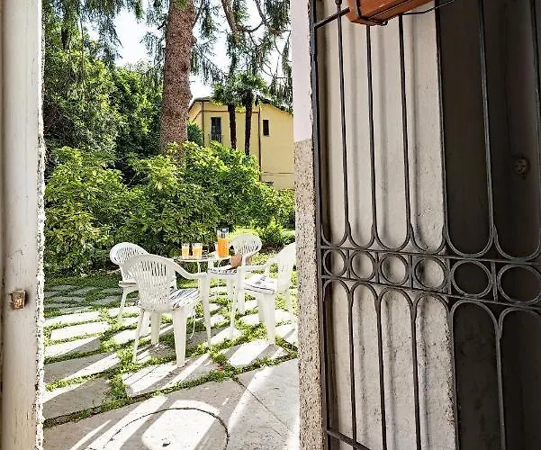 לינה וארוחת בוקר Rosalinda 4*