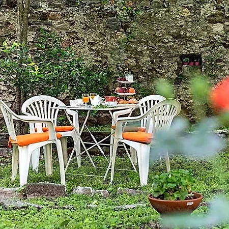 Couette-café Rosalinda Dongo